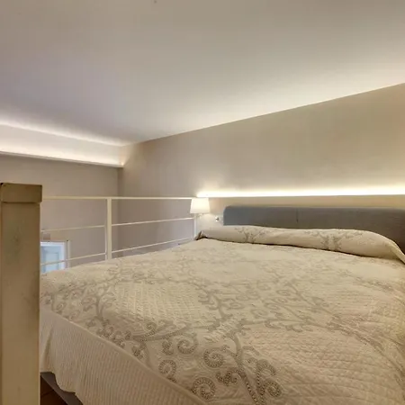 Central Berchet With Terrace And Private Entrance *