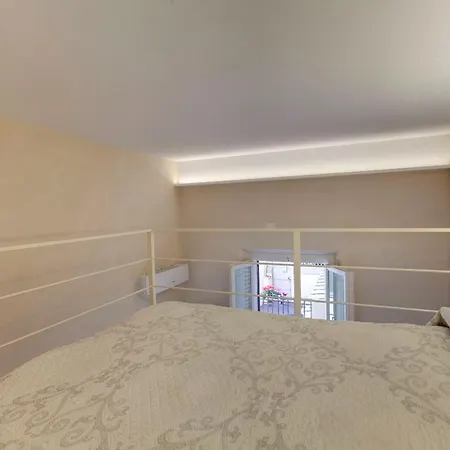Apartment Central Berchet With Terrace And Private Entrance