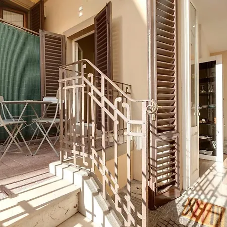Central Berchet With Terrace And Private Entrance Florence